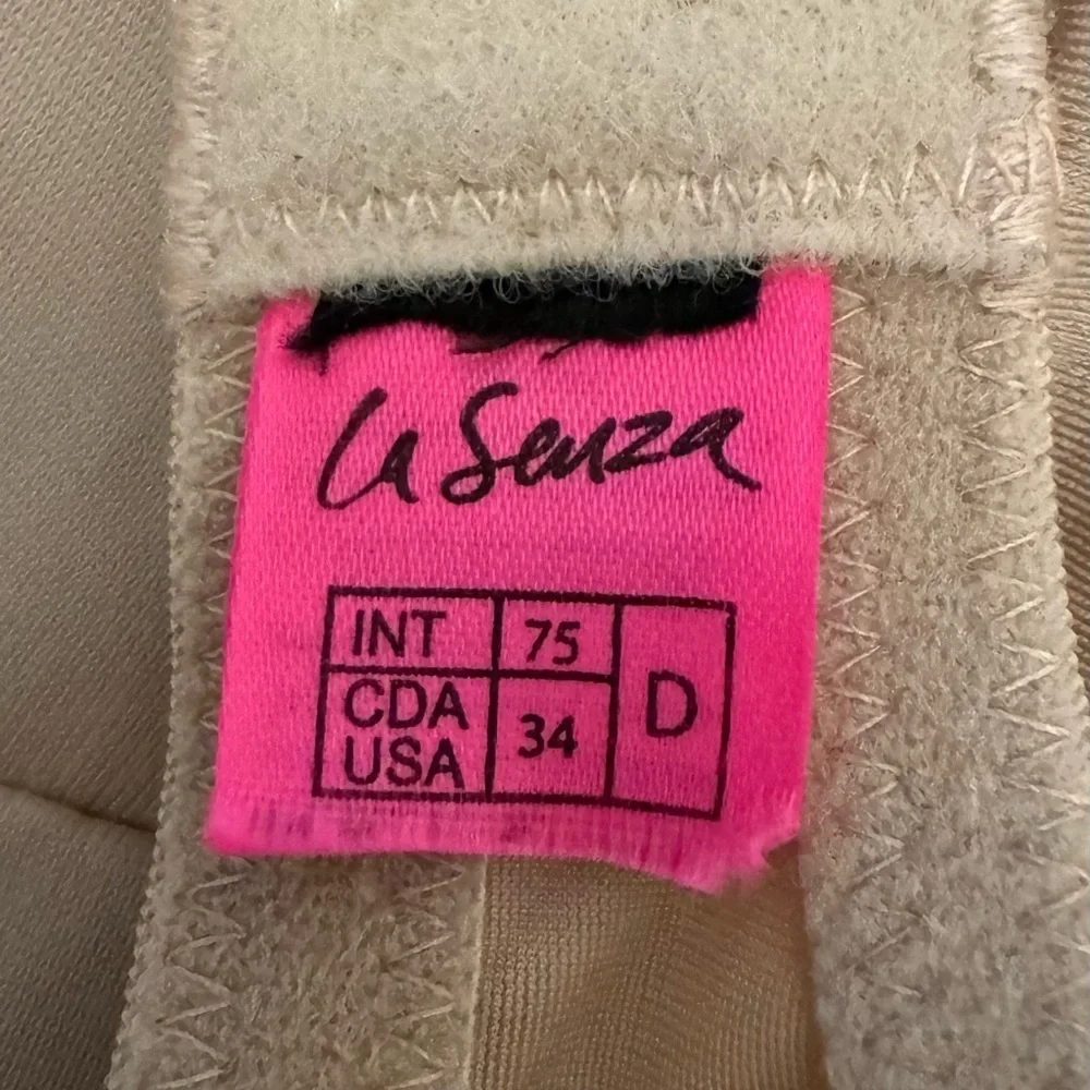 Size 34D - La Senza push-up bra - Picture 2 of 4